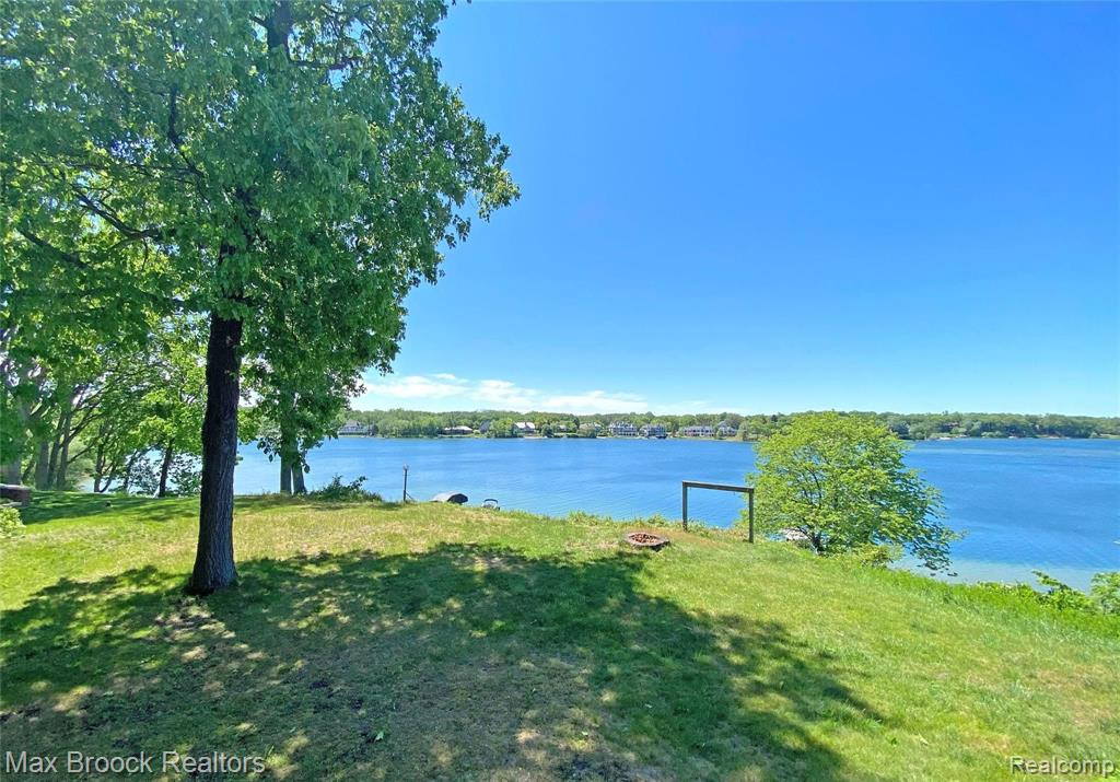 6005 UPPER STRAITS Boulevard, West Bloomfield, MI 48324 — Photo 3