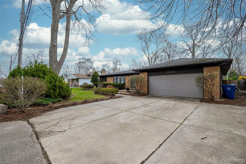 1075 LALOND Avenue, Waterford, MI 48327 — Photo 3