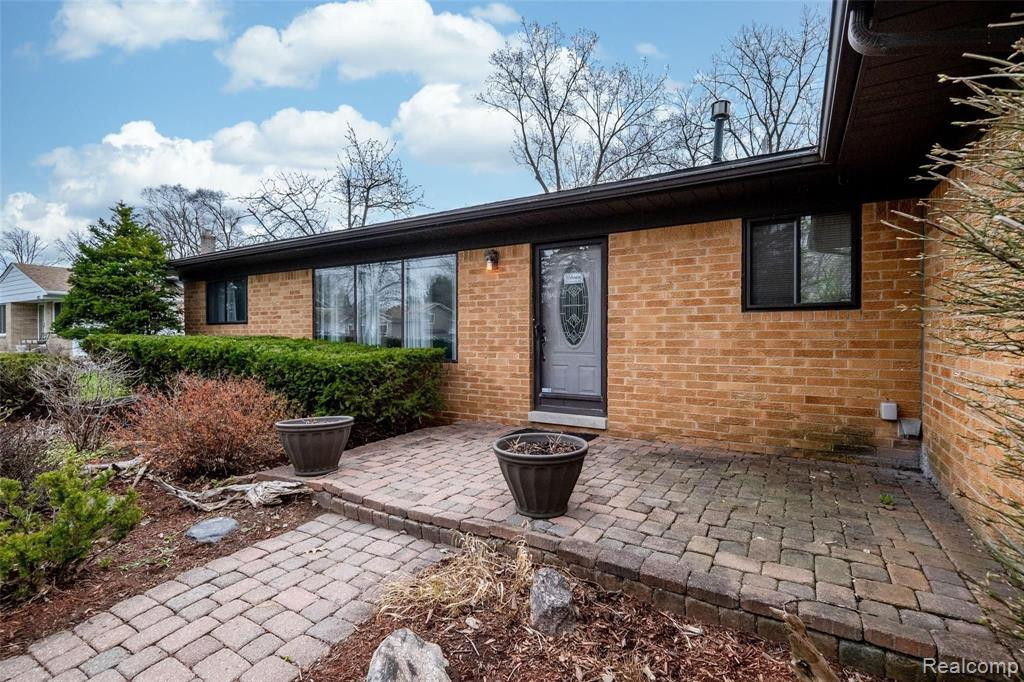 1075 LALOND Avenue, Waterford, MI 48327 — Photo 4