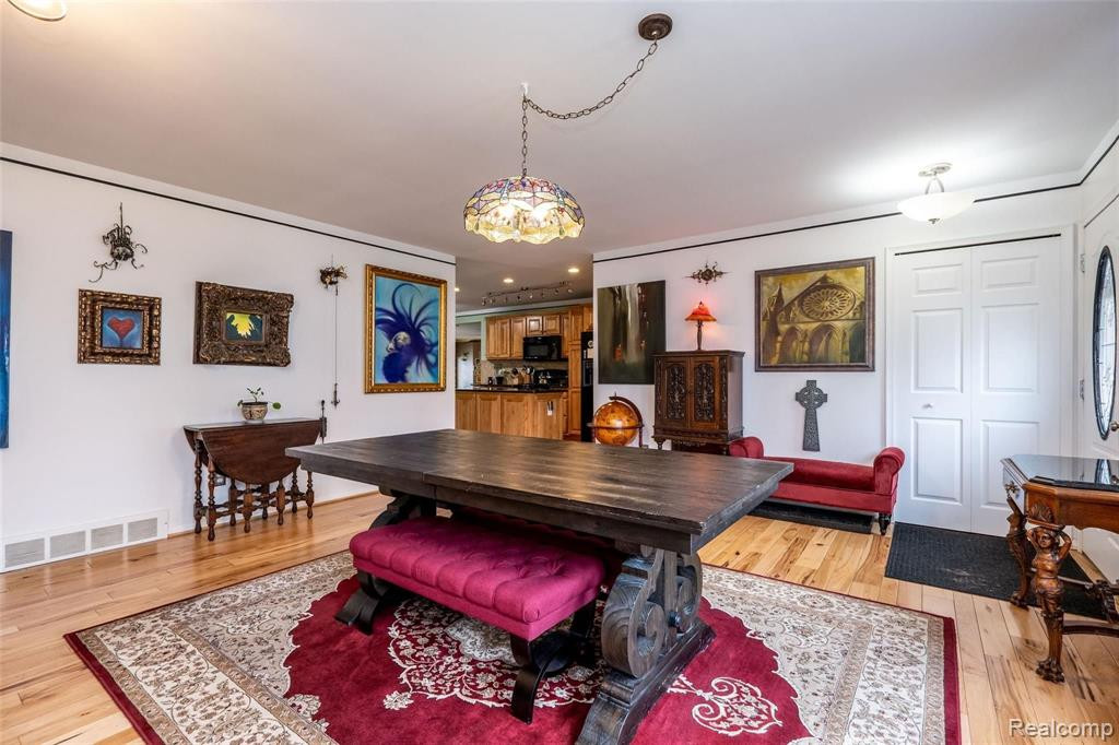 1075 LALOND Avenue, Waterford, MI 48327 — Photo 8