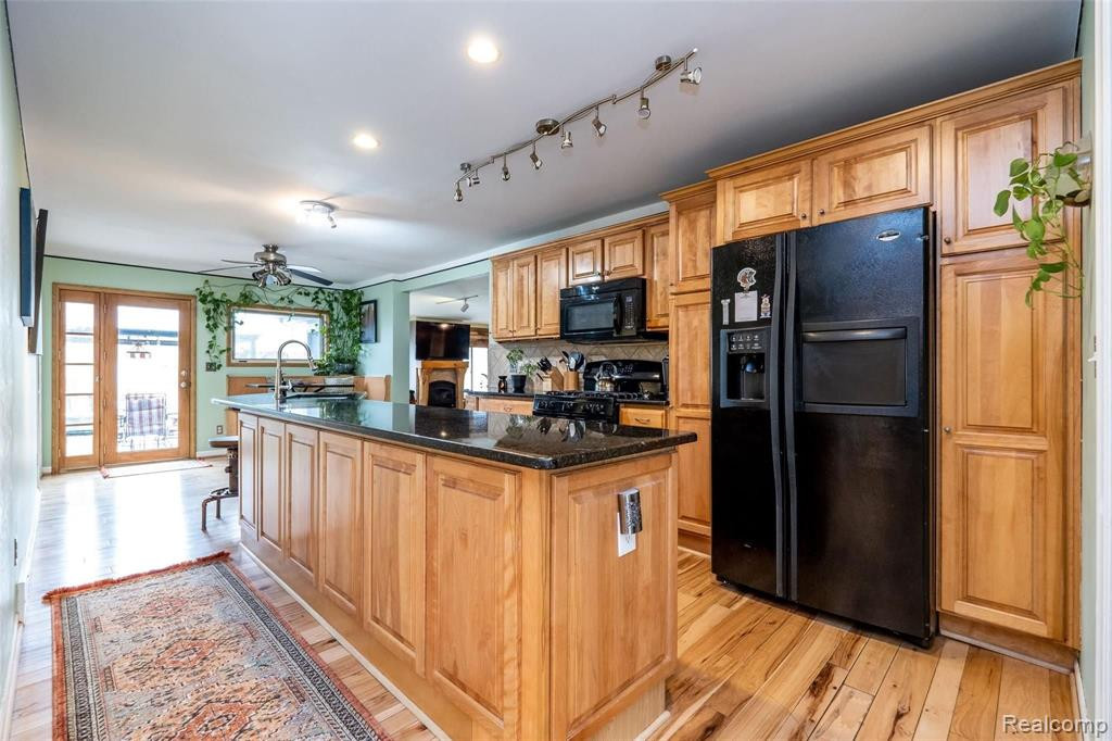 1075 LALOND Avenue, Waterford, MI 48327 — Photo 9