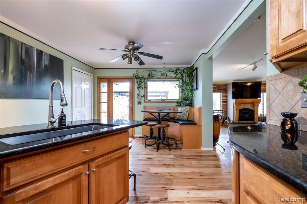1075 LALOND Avenue, Waterford, MI 48327 — Photo 11
