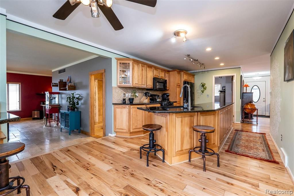 1075 LALOND Avenue, Waterford, MI 48327 — Photo 13