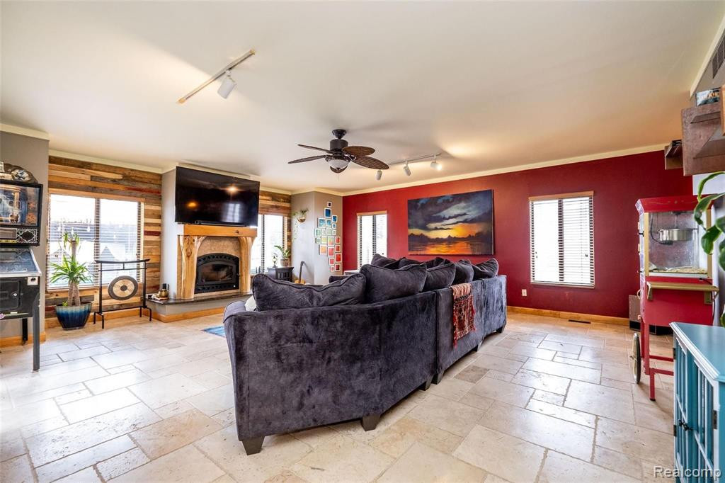 1075 LALOND Avenue, Waterford, MI 48327 — Photo 14