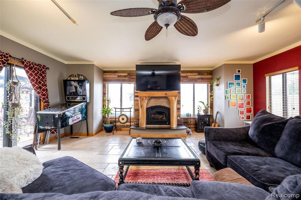 1075 LALOND Avenue, Waterford, MI 48327 — Photo 15