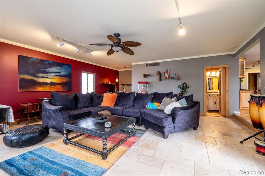1075 LALOND Avenue, Waterford, MI 48327 — Photo 16