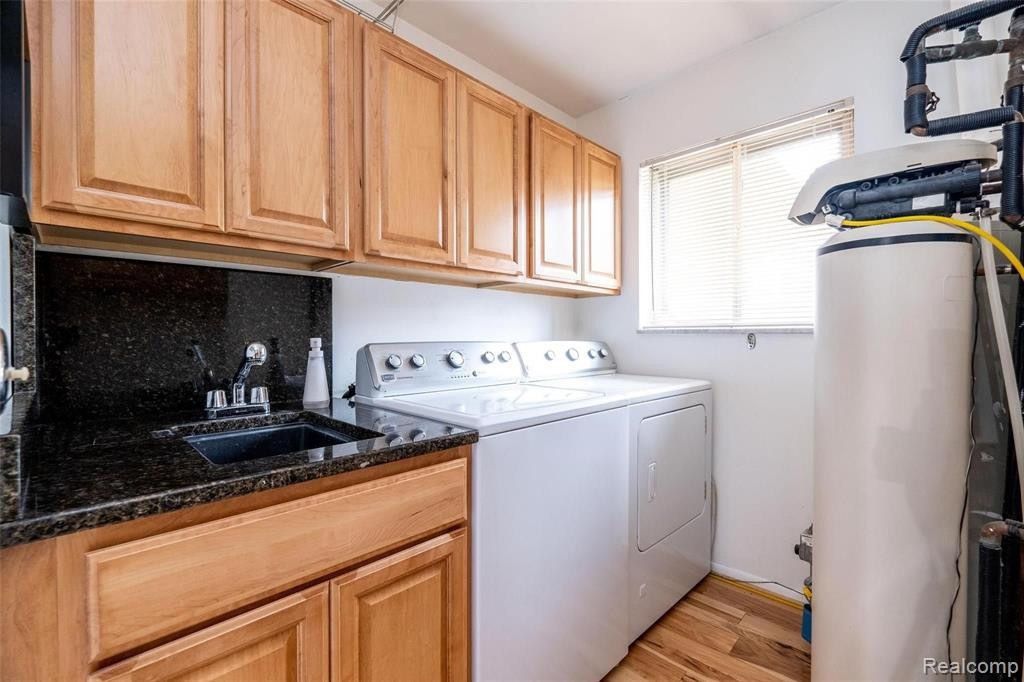 1075 LALOND Avenue, Waterford, MI 48327 — Photo 20