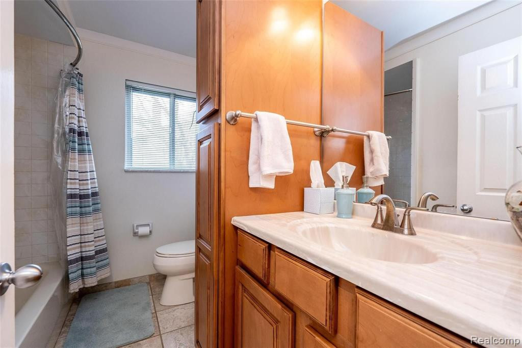 1075 LALOND Avenue, Waterford, MI 48327 — Photo 38