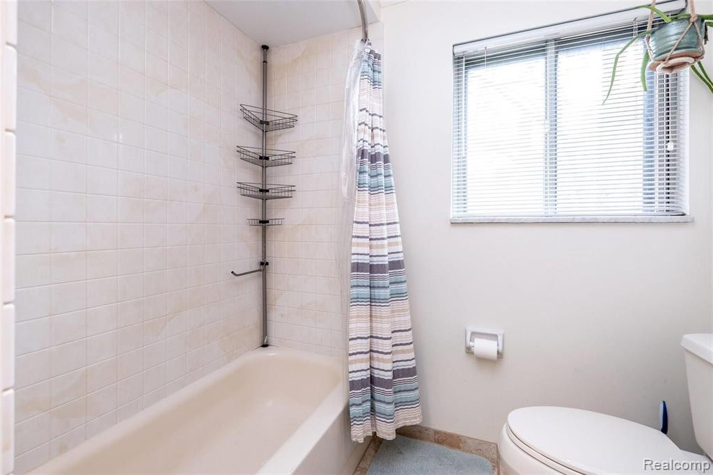 1075 LALOND Avenue, Waterford, MI 48327 — Photo 39