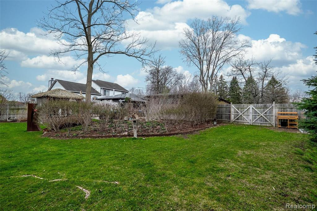 1075 LALOND Avenue, Waterford, MI 48327 — Photo 48
