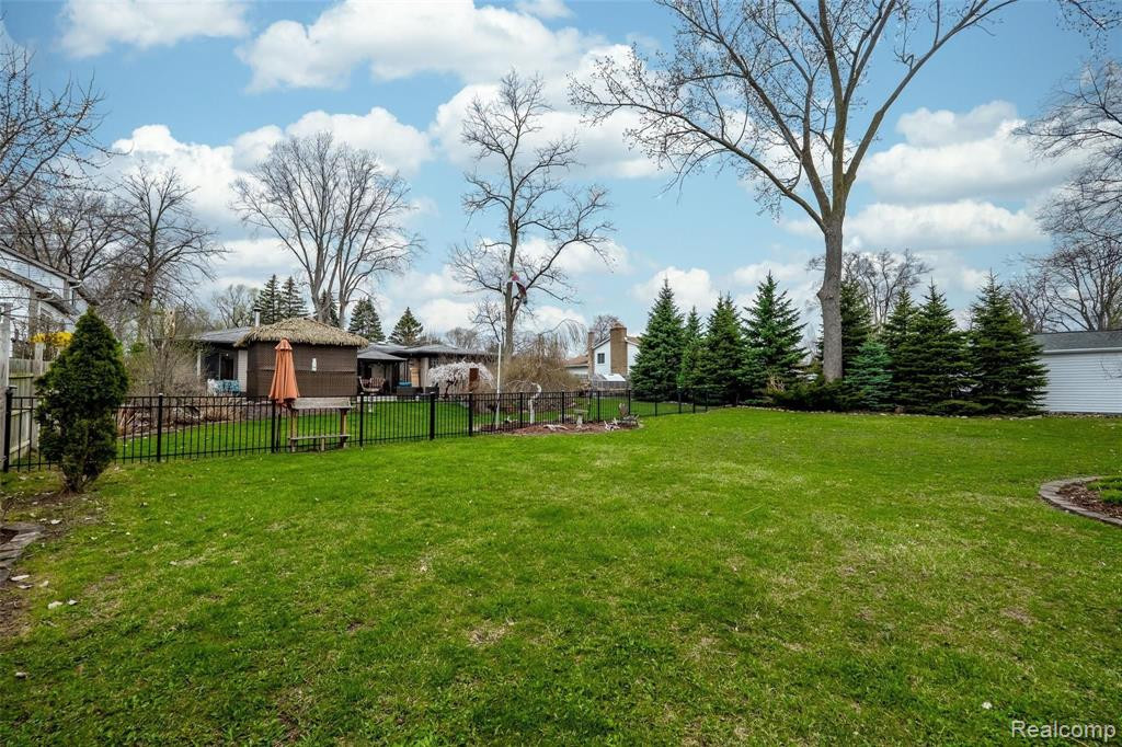 1075 LALOND Avenue, Waterford, MI 48327 — Photo 49