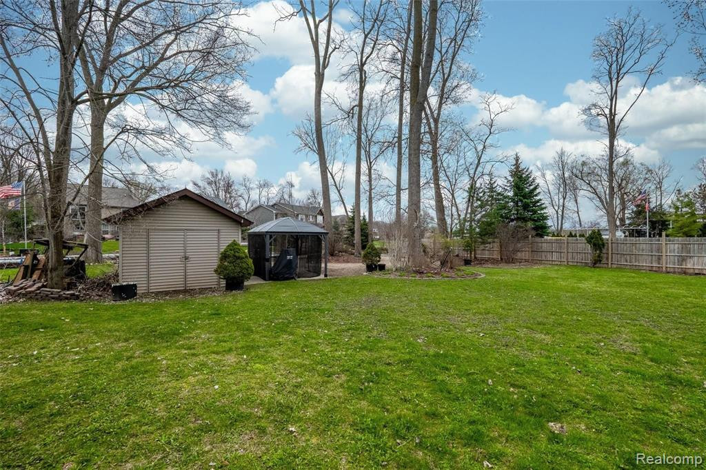 1075 LALOND Avenue, Waterford, MI 48327 — Photo 51