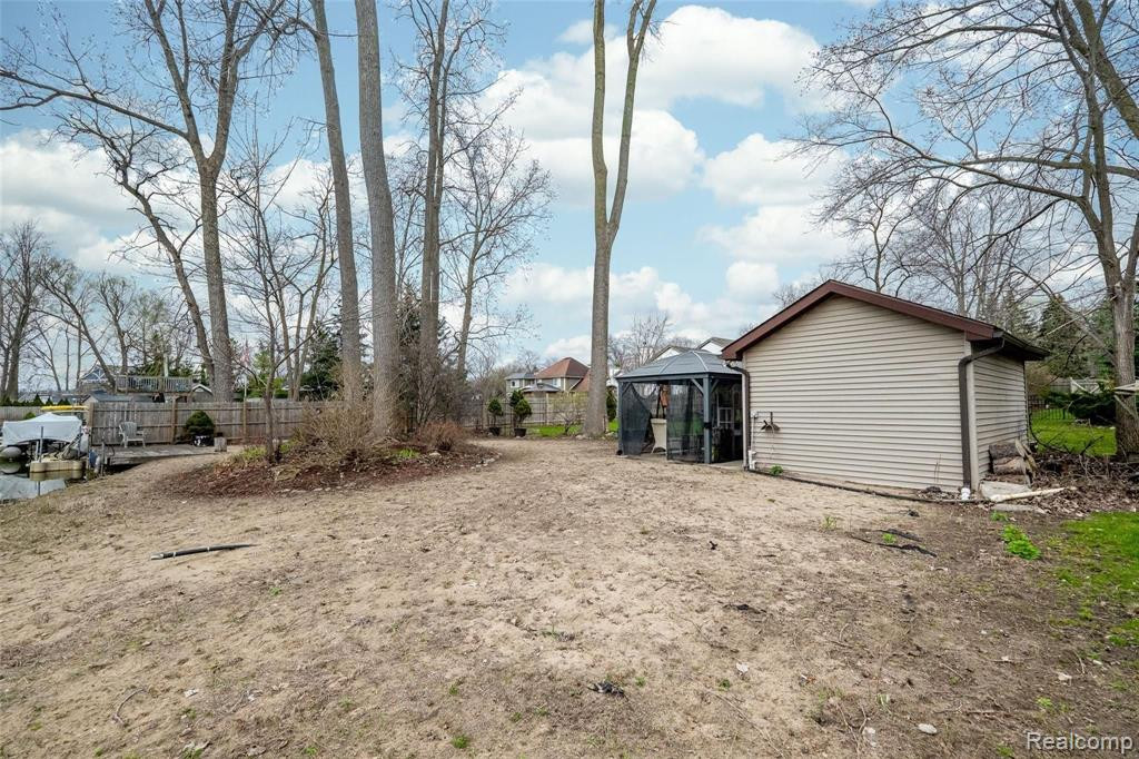1075 LALOND Avenue, Waterford, MI 48327 — Photo 53