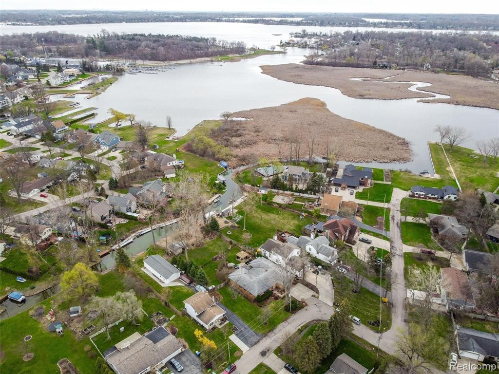 1075 LALOND Avenue, Waterford, MI 48327 — Photo 59