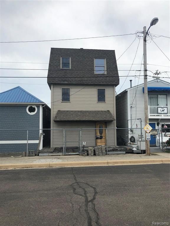 9 WALNUT Street, Wyandotte, MI 48192 — front exterior