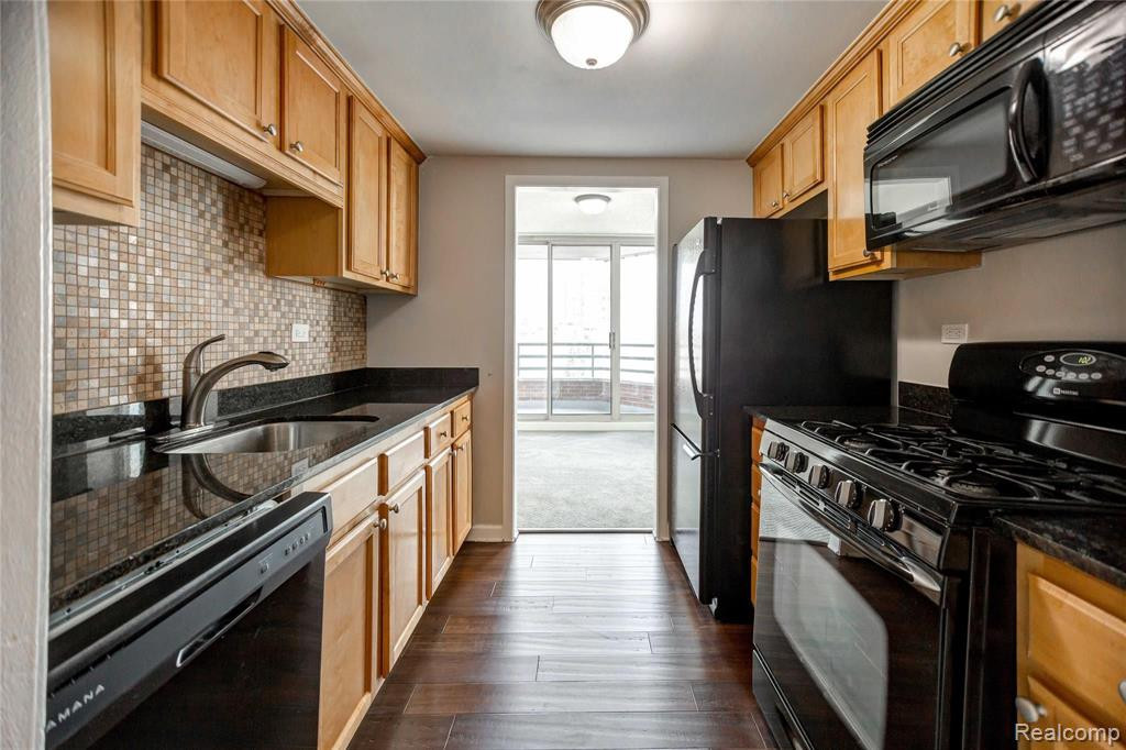 3320 Spinnaker Lane, 4C, Detroit, MI 48207 — Photo 2