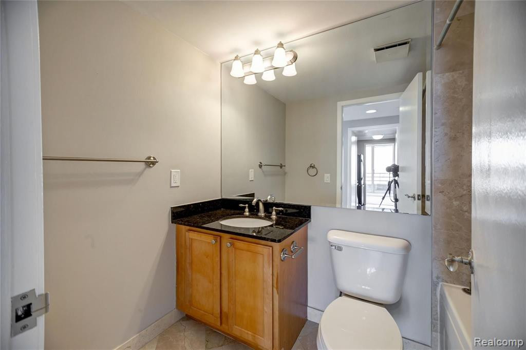 3320 Spinnaker Lane, 4C, Detroit, MI 48207 — Photo 9