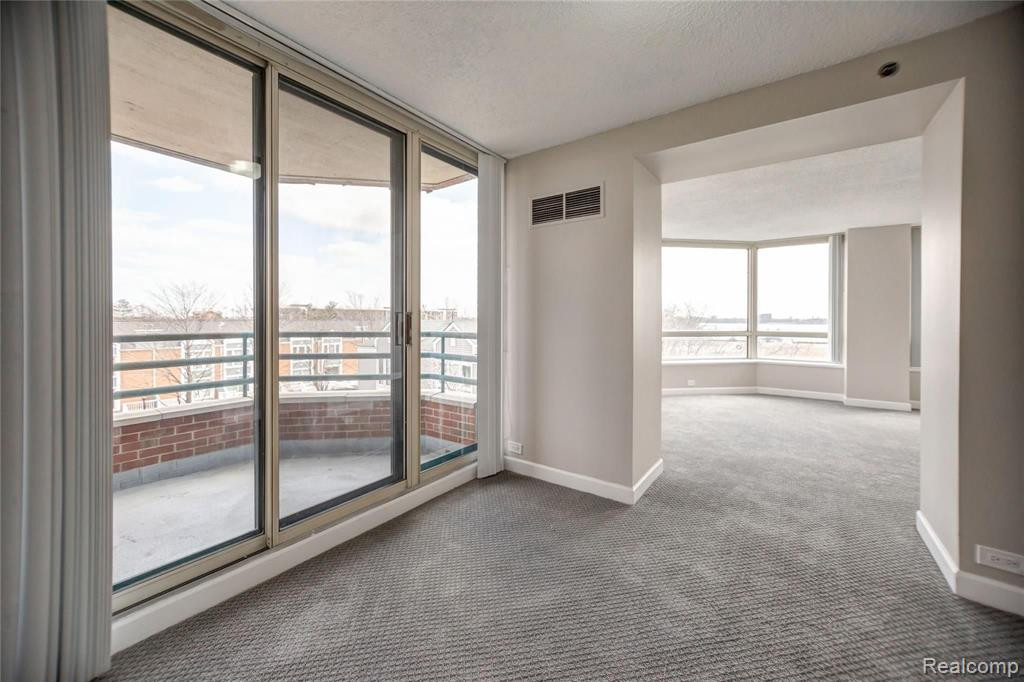 3320 Spinnaker Lane, 4C, Detroit, MI 48207 — Photo 17