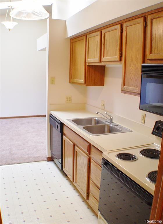 1565 Harbour Boulevard, 182, Trenton, MI 48183 — Photo 8