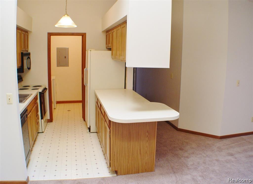1565 Harbour Boulevard, 182, Trenton, MI 48183 — Photo 13