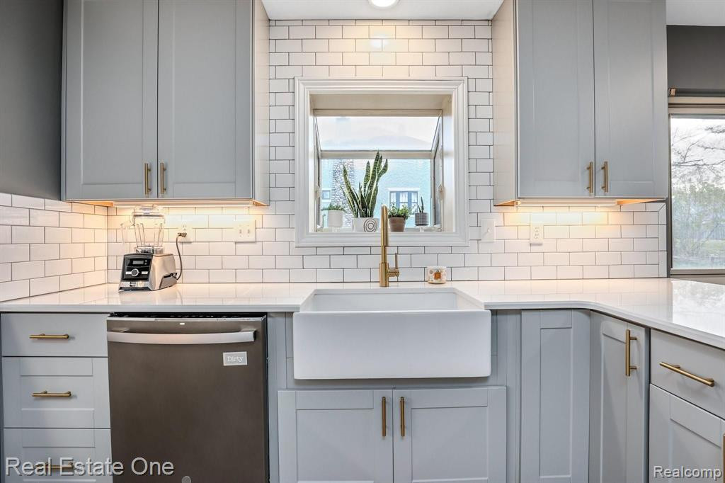 6340 MIDDLE LAKE Road, Clarkston, MI — Photo 17