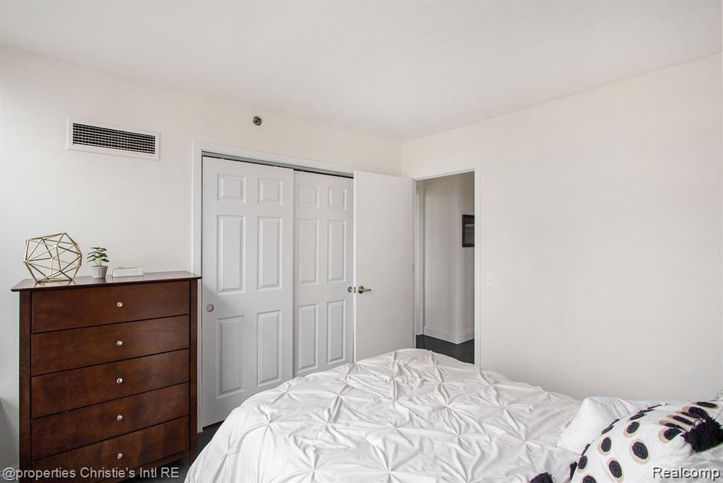 3320 Spinnaker Lane, 2 D, Detroit, MI 48207 — Photo 11