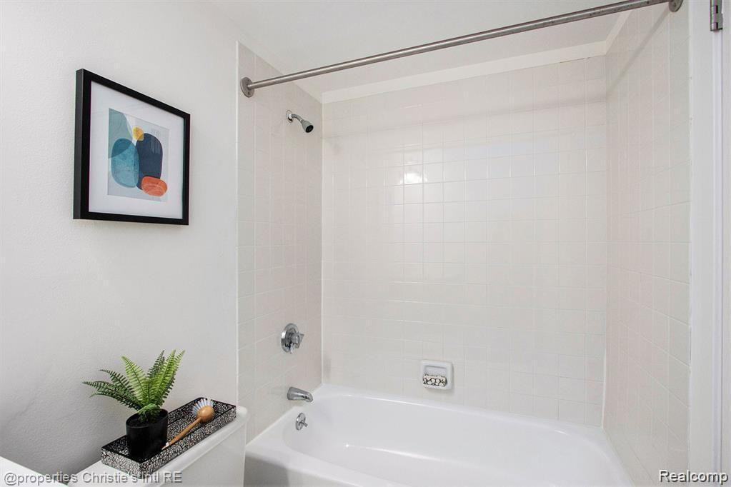 3320 Spinnaker Lane, 2 D, Detroit, MI 48207 — Photo 13