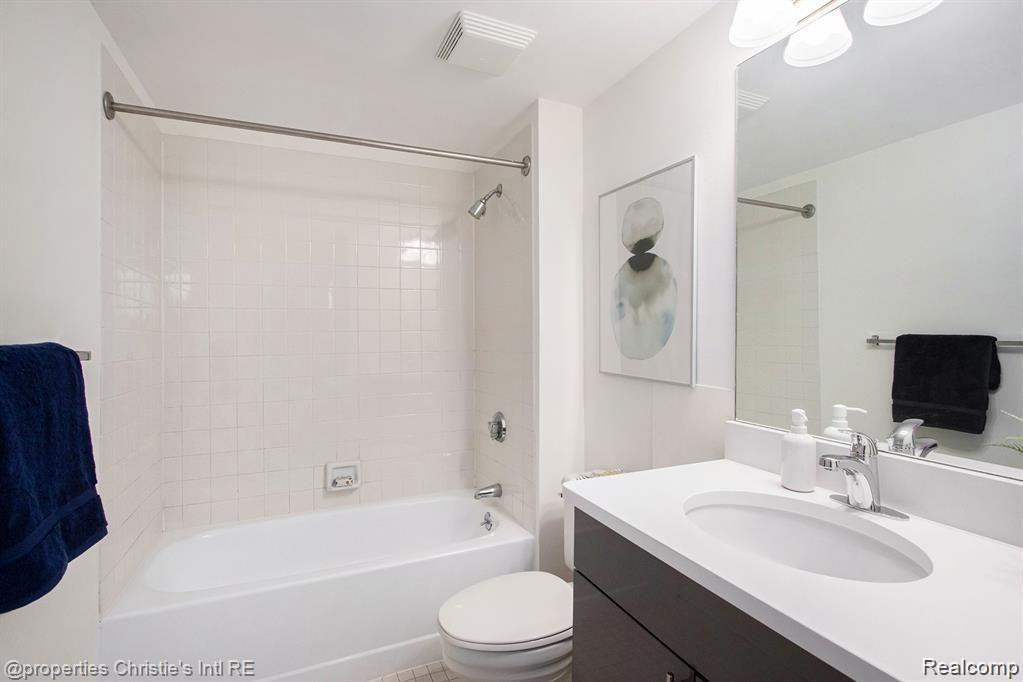 3320 Spinnaker Lane, 2 D, Detroit, MI 48207 — Photo 16