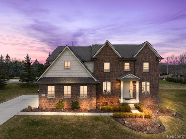 635 STONEY POINTE Circle, Lake Orion, MI 48362 — front exterior