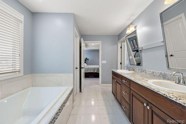 635 STONEY POINTE Circle, Lake Orion, MI 48362 — Photo 46