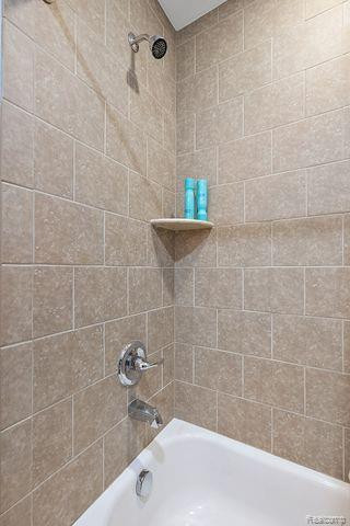 635 STONEY POINTE Circle, Lake Orion, MI 48362 — Photo 52