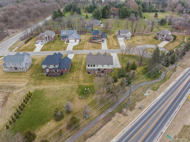 635 STONEY POINTE Circle, Lake Orion, MI 48362 — Photo 74