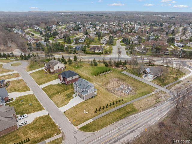 635 STONEY POINTE Circle, Lake Orion, MI 48362 — Photo 81
