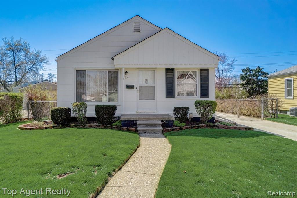 69 NAKOTA Street, Clawson, MI — Photo 2
