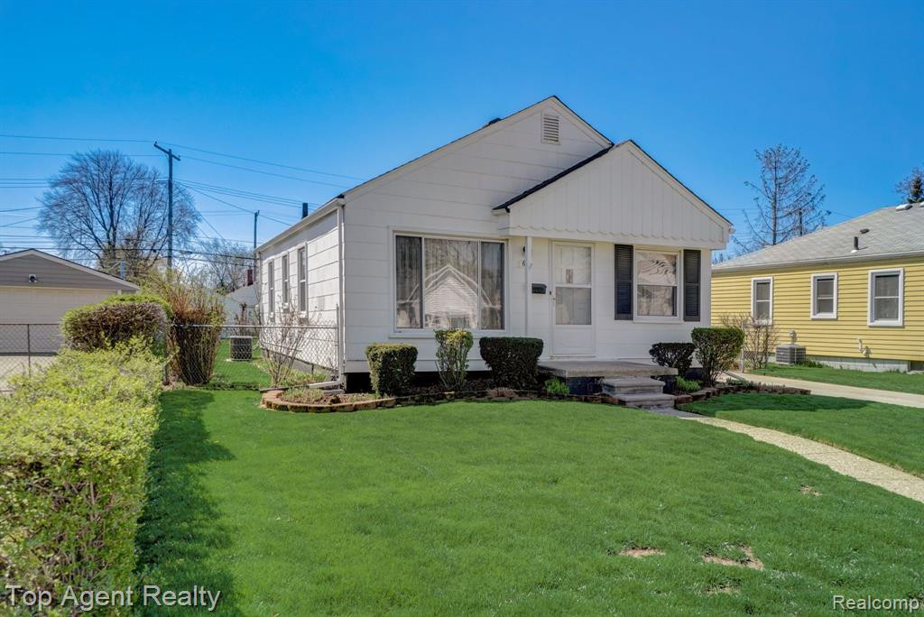 69 NAKOTA Street, Clawson, MI — Photo 3