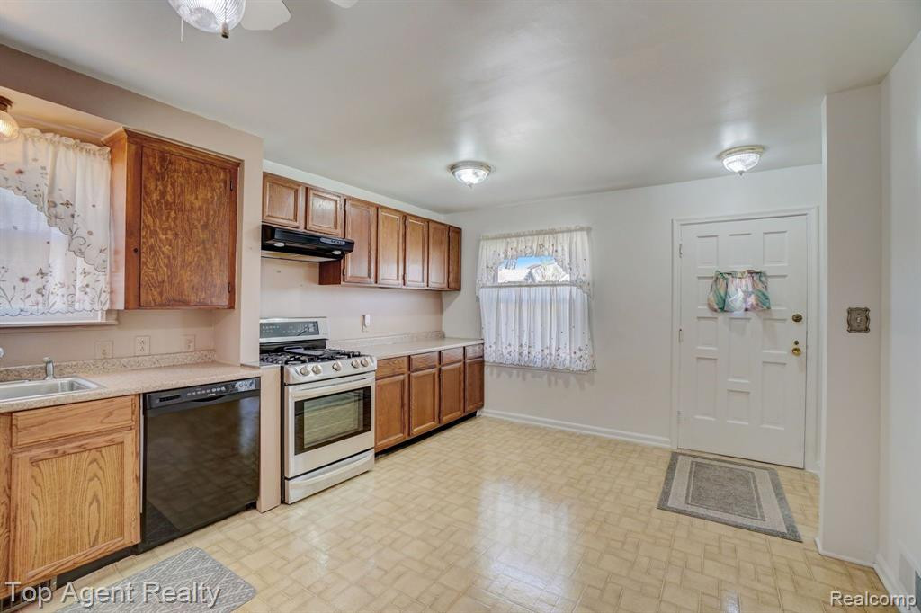 69 NAKOTA Street, Clawson, MI — Photo 4