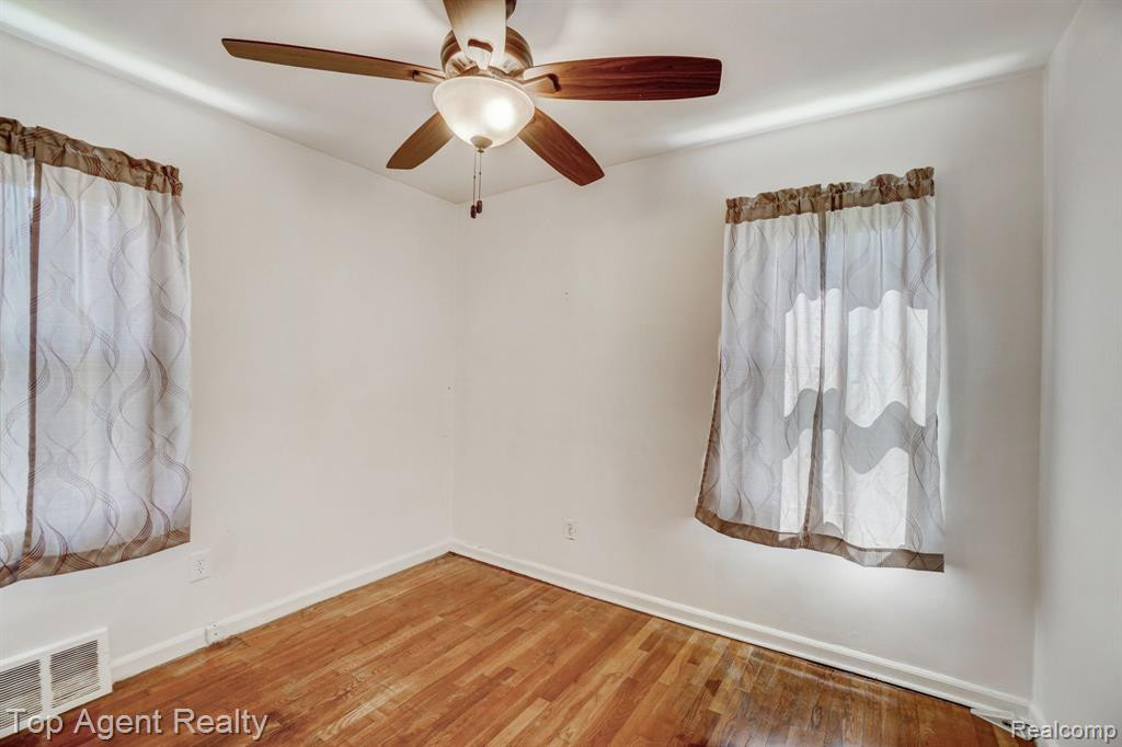 69 NAKOTA Street, Clawson, MI — Photo 11