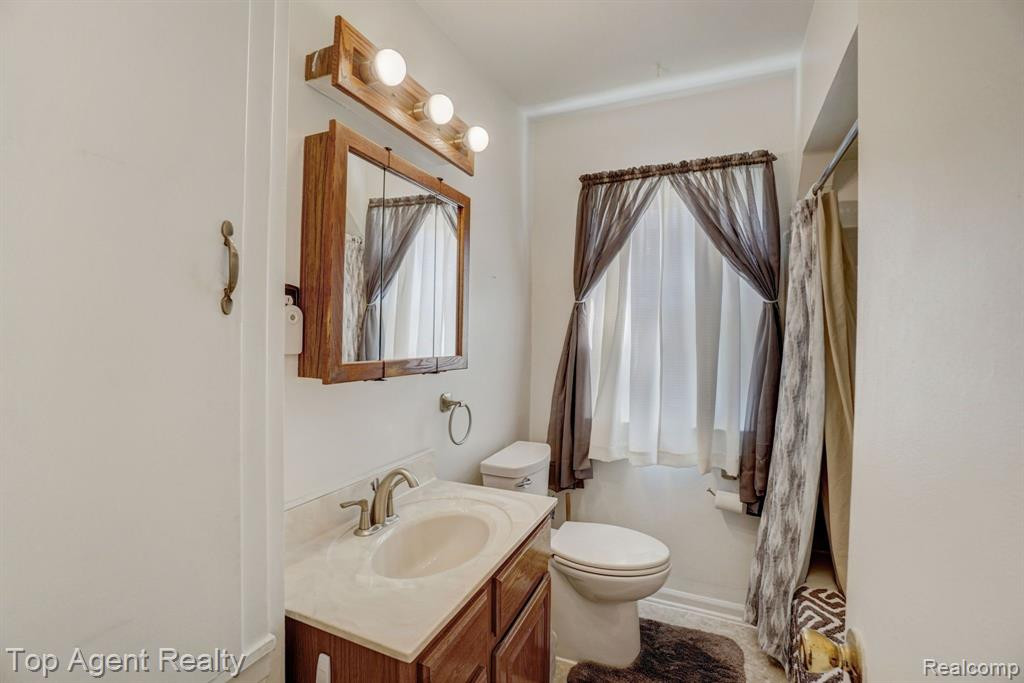 69 NAKOTA Street, Clawson, MI — Photo 16