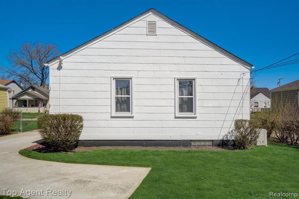 69 NAKOTA Street, Clawson, MI — Photo 20