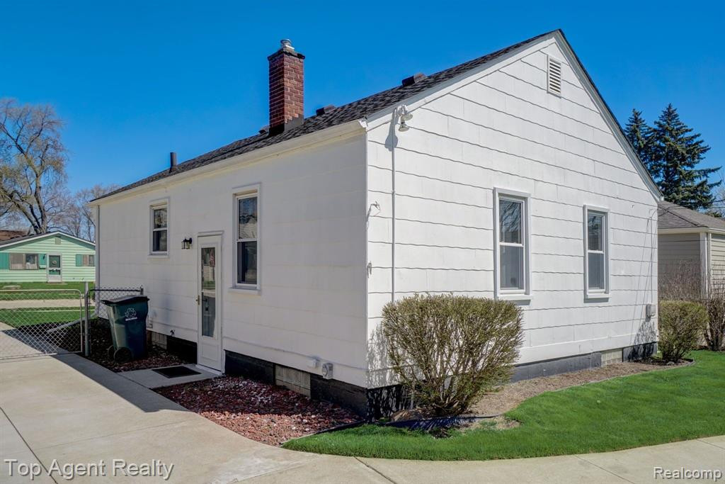 69 NAKOTA Street, Clawson, MI — Photo 21