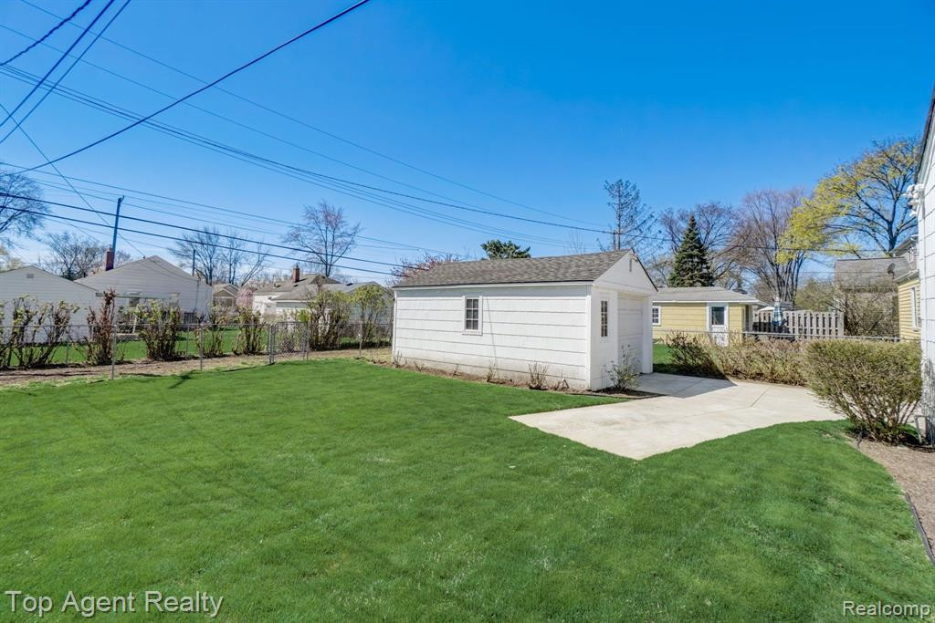 69 NAKOTA Street, Clawson, MI — Photo 22