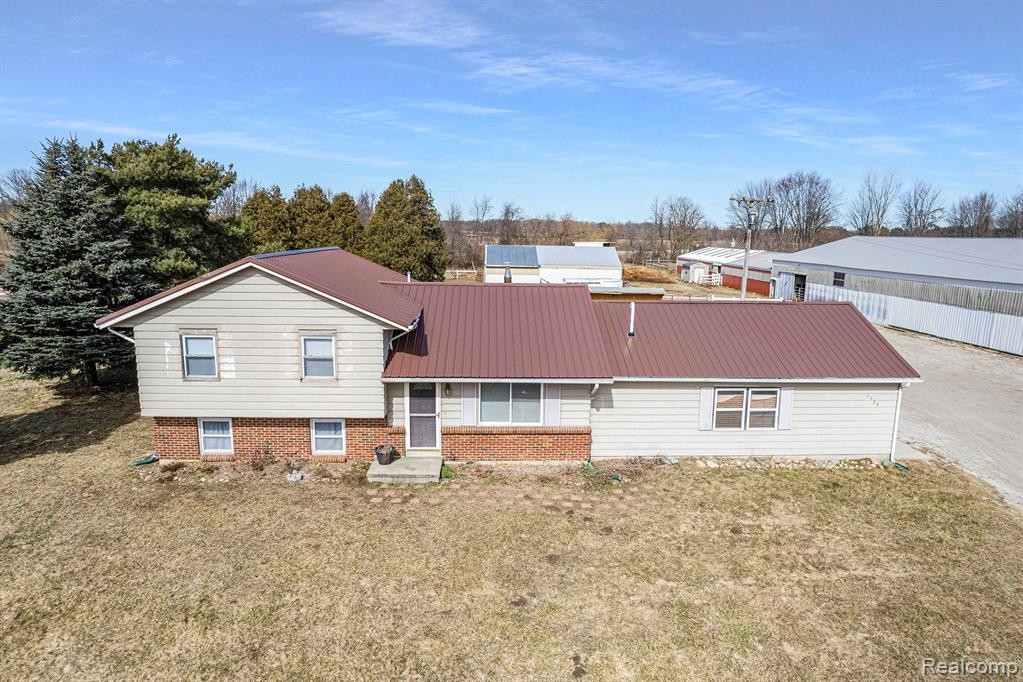 8820 SPARLING Road, Wales, MI — Photo 2