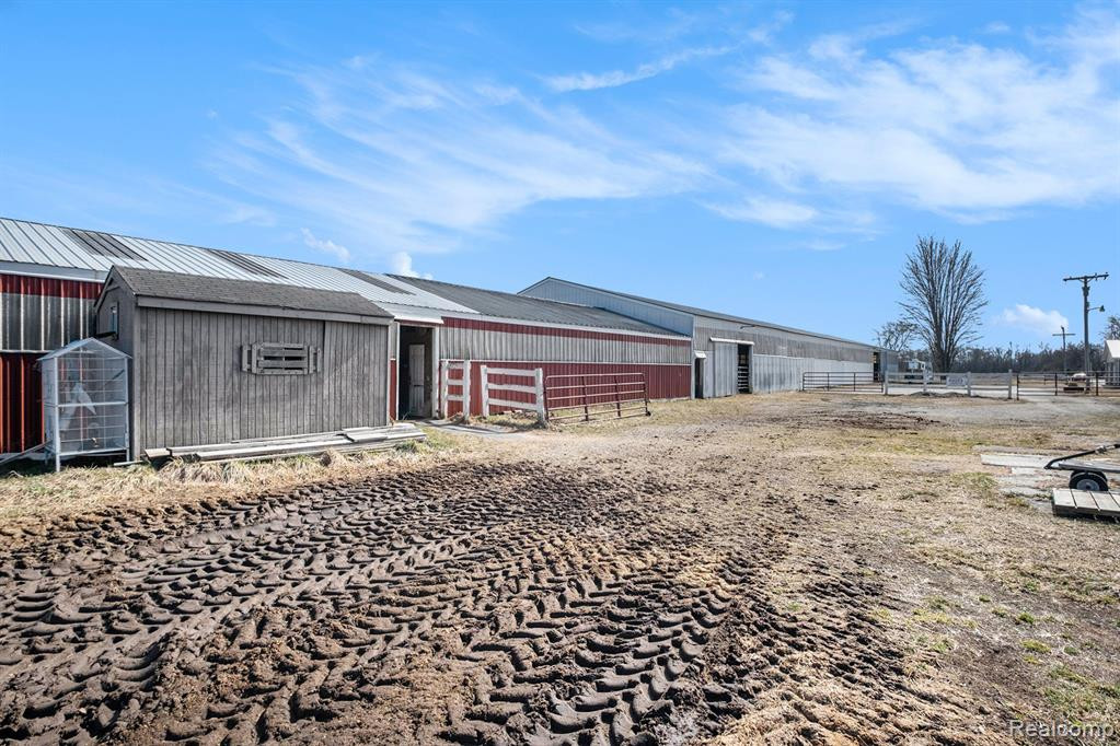 8820 SPARLING Road, Wales, MI — Photo 25