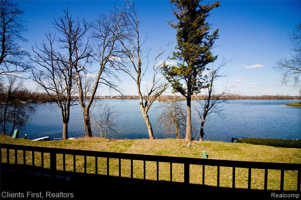 9579 HARBOUR COVE Court, Ypsilanti, MI 48197 — Photo 8