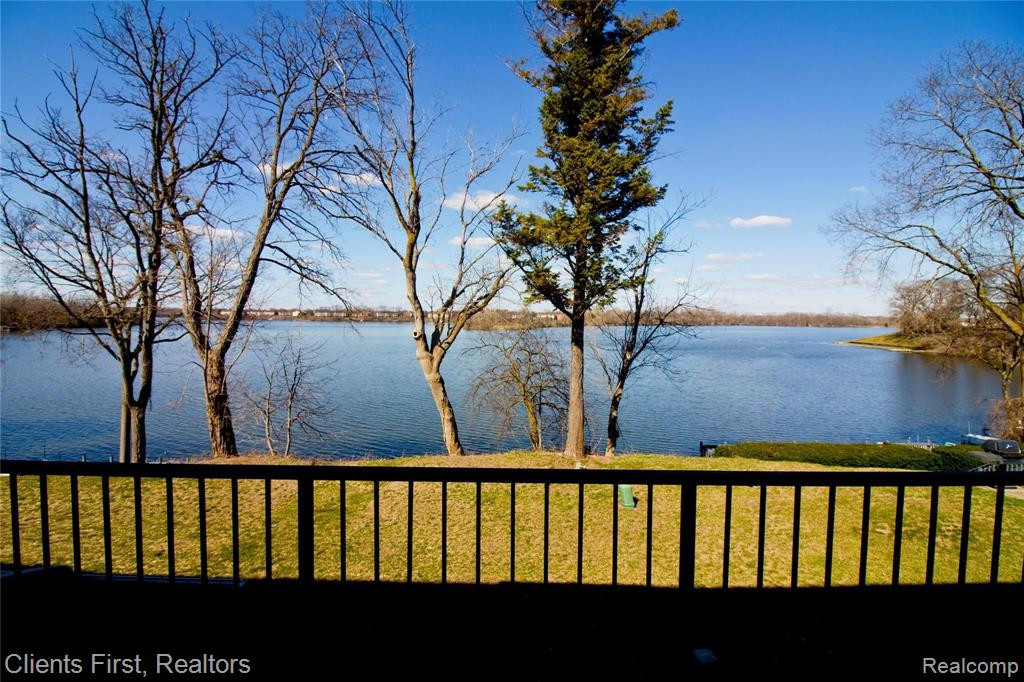 9579 HARBOUR COVE Court, Ypsilanti, MI 48197 — Photo 11
