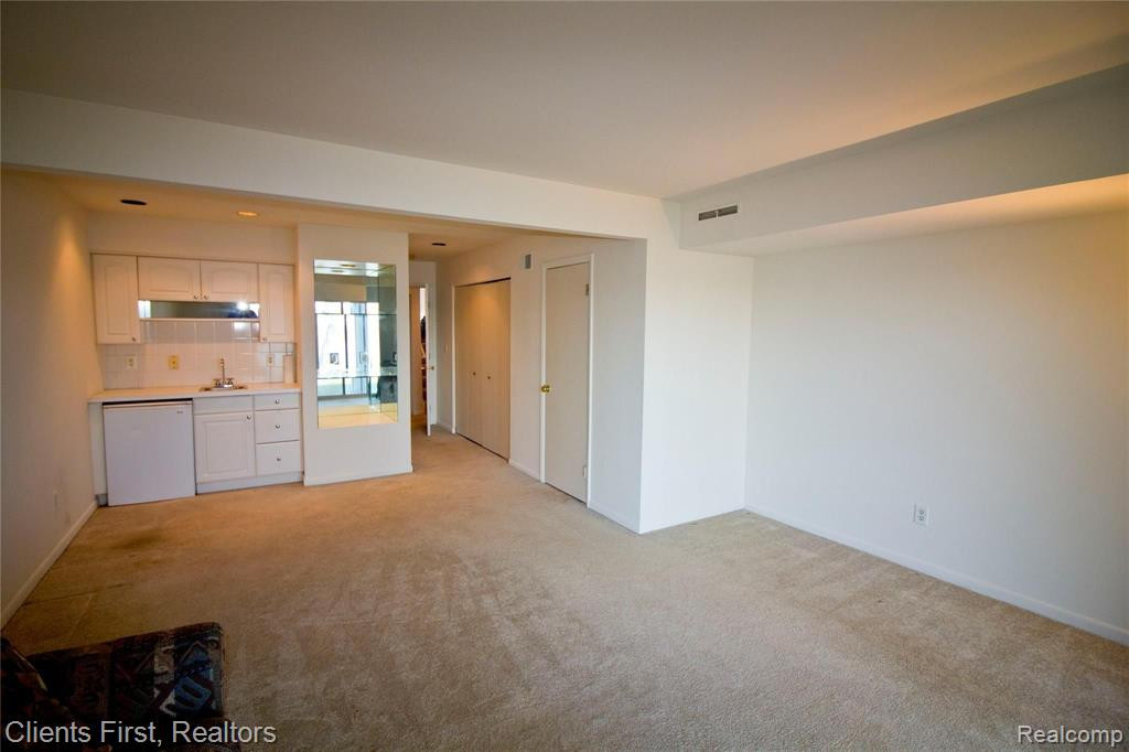 9579 HARBOUR COVE Court, Ypsilanti, MI 48197 — Photo 32