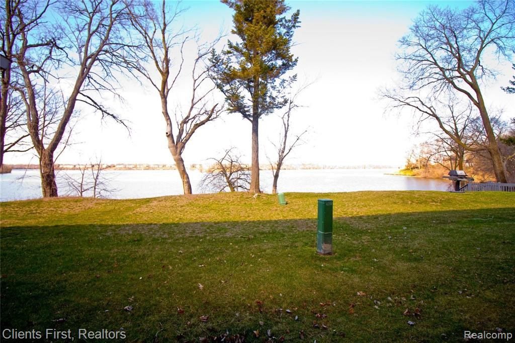 9579 HARBOUR COVE Court, Ypsilanti, MI 48197 — Photo 33