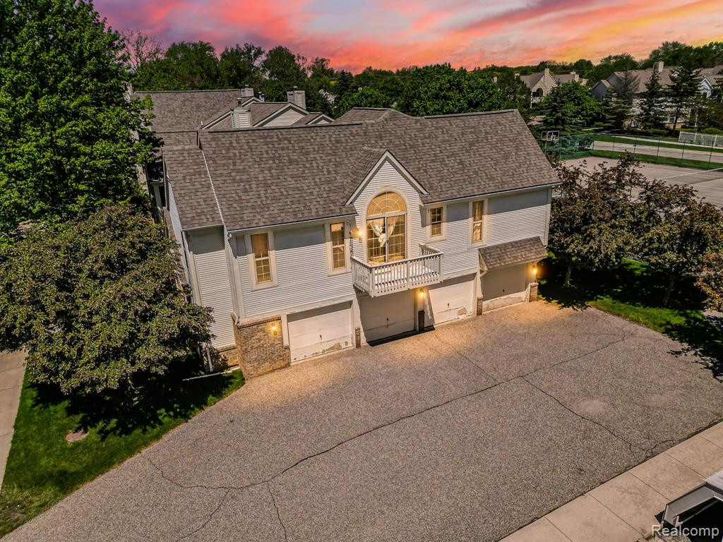 204 MAPLEWOOD, 11, South Lyon, MI 48178 — front exterior