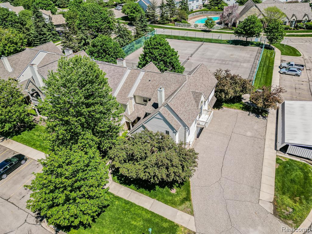 204 MAPLEWOOD, 11, South Lyon, MI 48178 — Photo 2