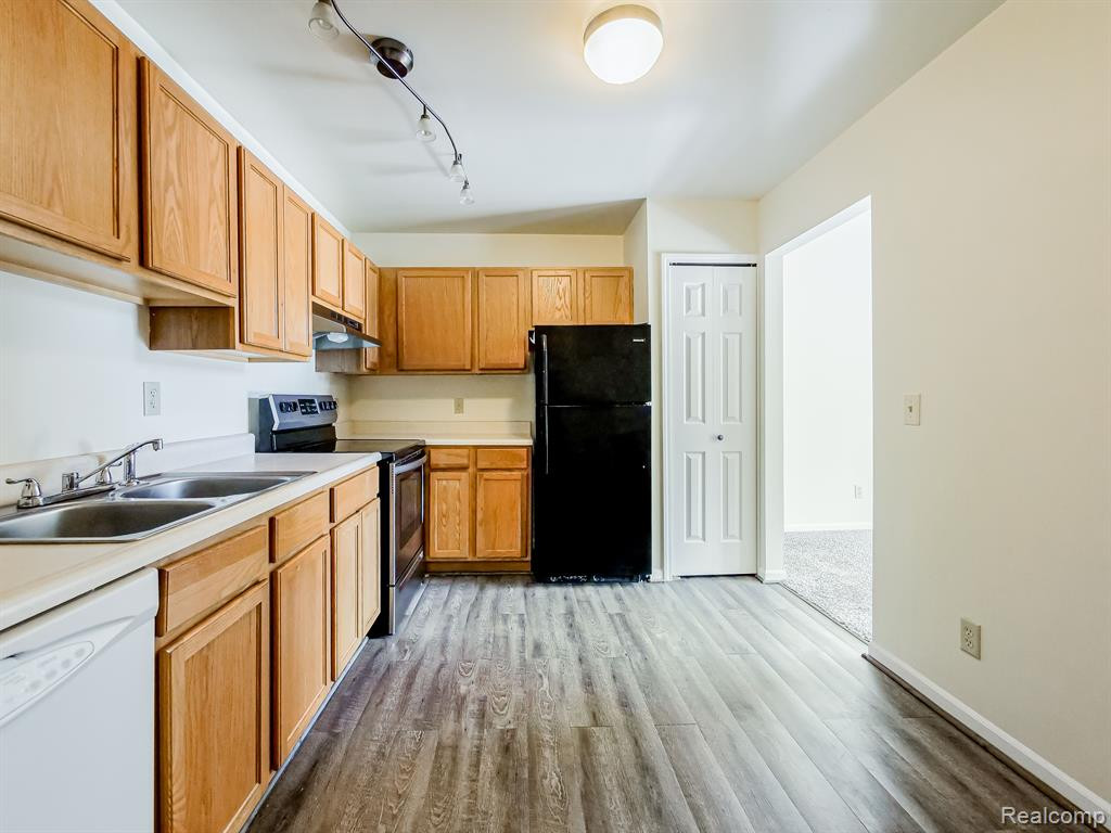 204 MAPLEWOOD, 11, South Lyon, MI 48178 — Photo 13
